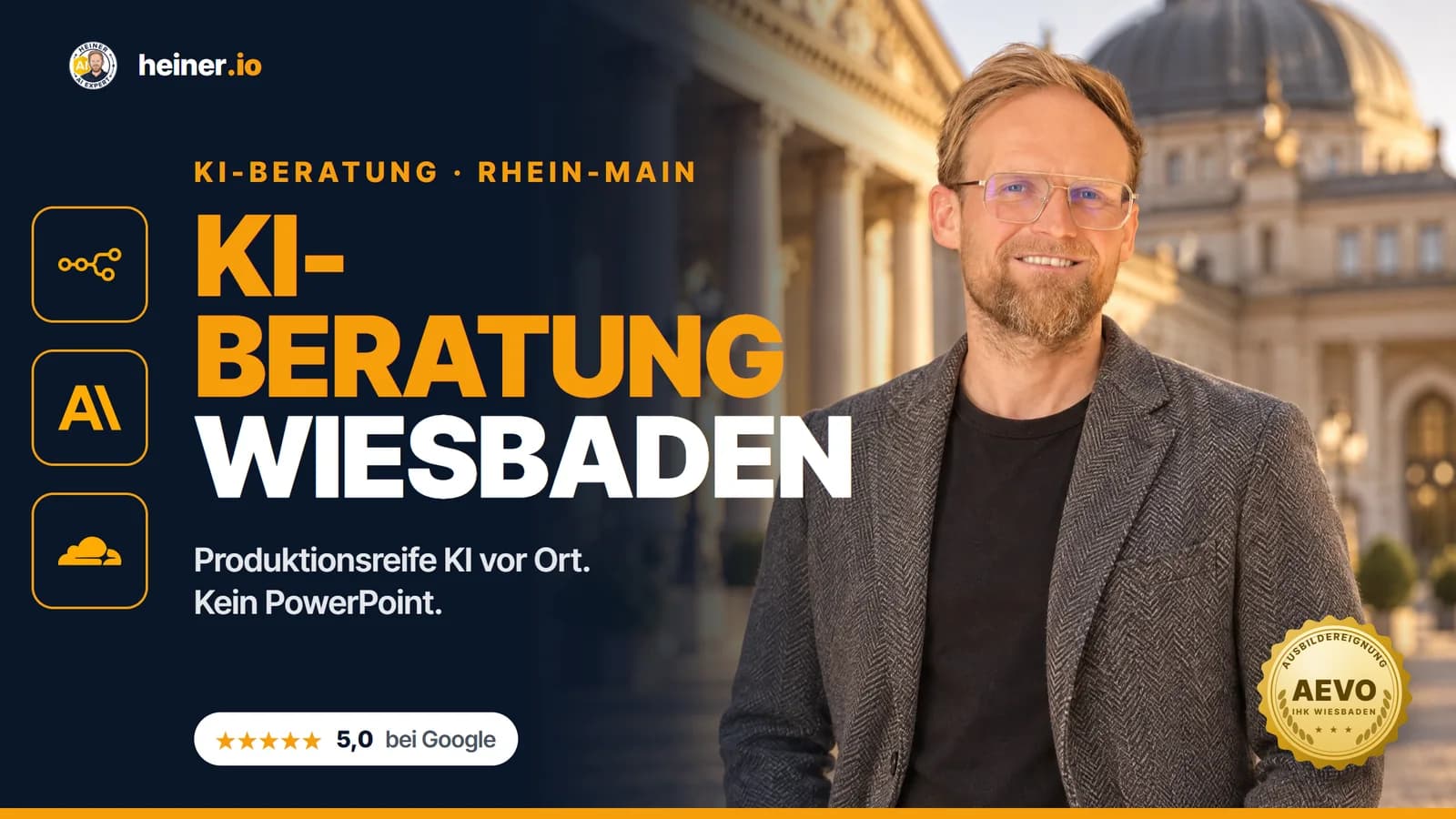 KI-Beratung Wiesbaden: André Heiner (heiner.io) vor dem Wiesbadener Kurhaus, produktionsreife KI vor Ort im Rhein-Main-Gebiet