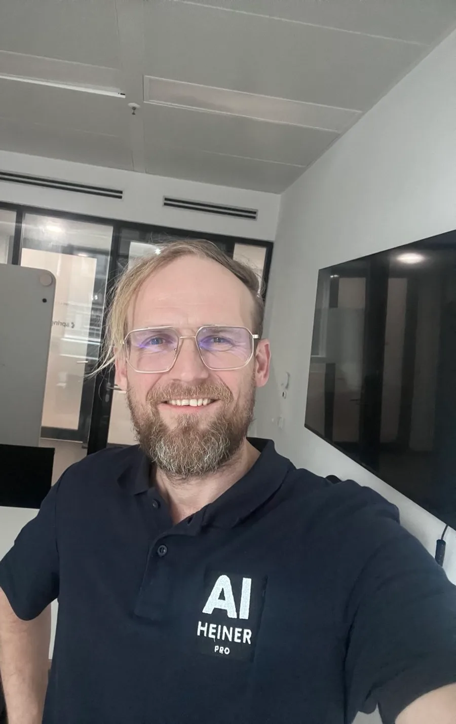 André Heiner im Schulungsraum eines Architekturbüros in Frankfurt am Main, kurz vor Beginn des Präsenz-Schulungstags